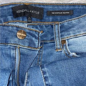 Kendall & Kylie - The Kontour Highrise